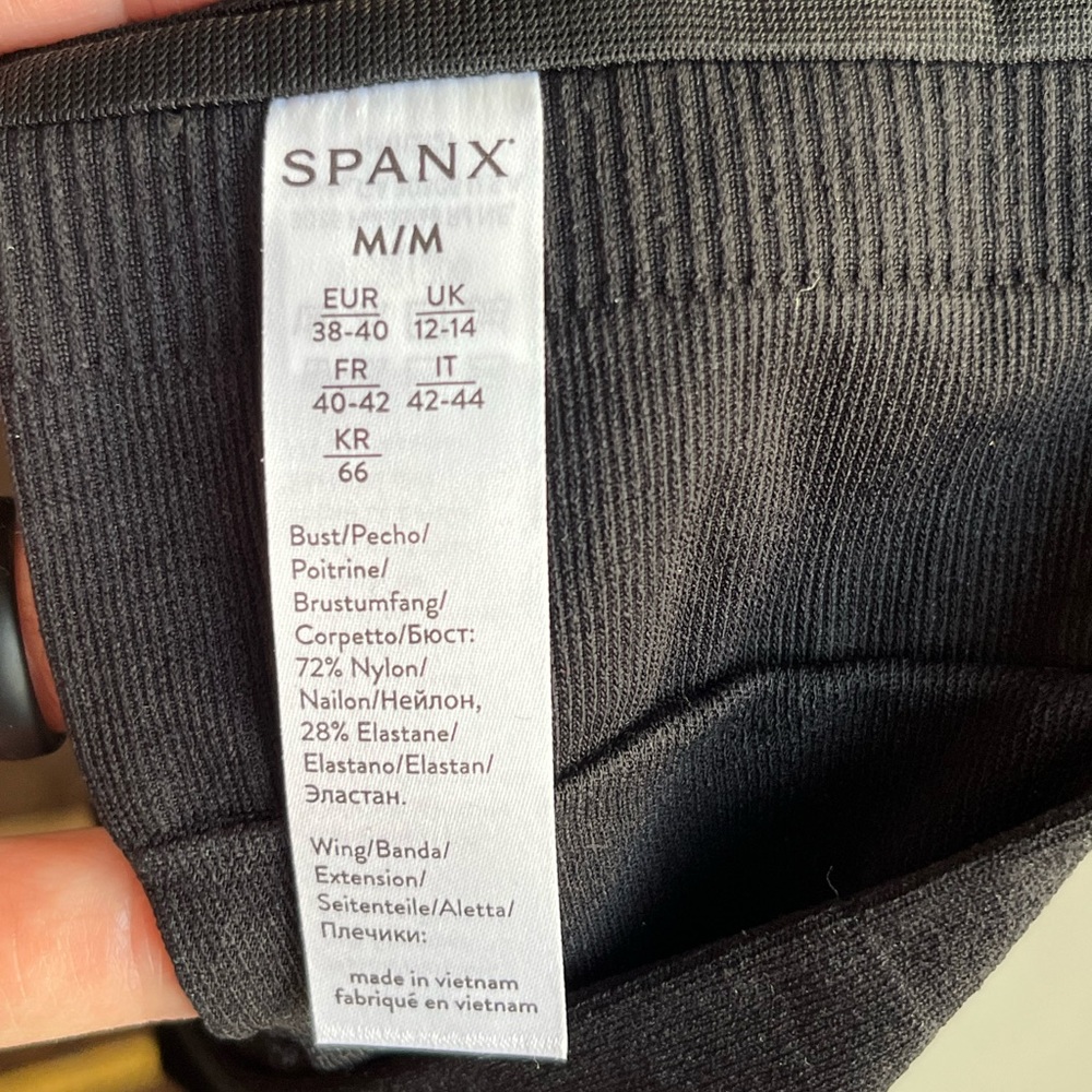 Spanx wireless bra black NWT medium - Picture 10 of 13
